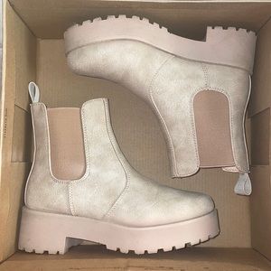 Tan/Cream ankle boots Size 5